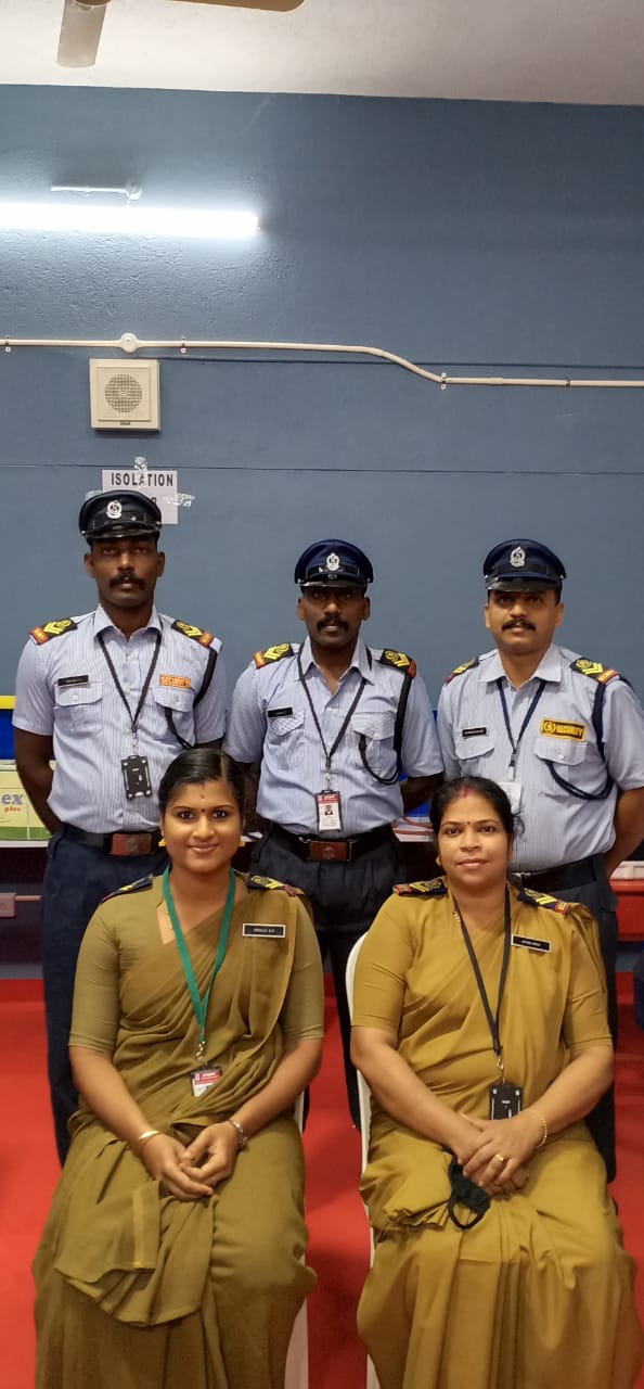 Efficient security members group photo 12