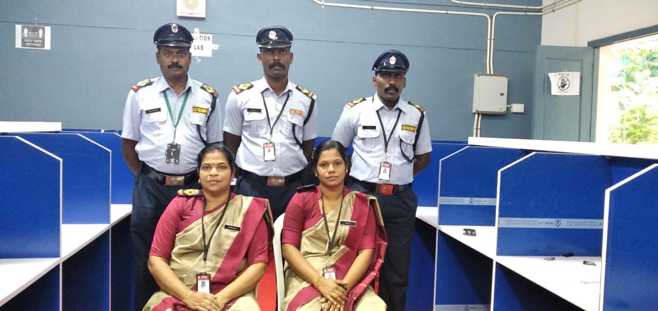 Efficient security members group photo 15