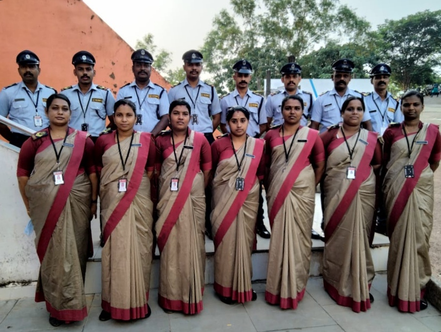 Efficient security members group photo 16