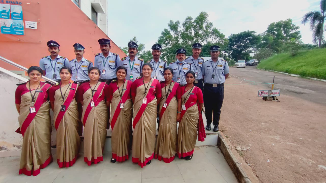 Efficient security members group photo 6