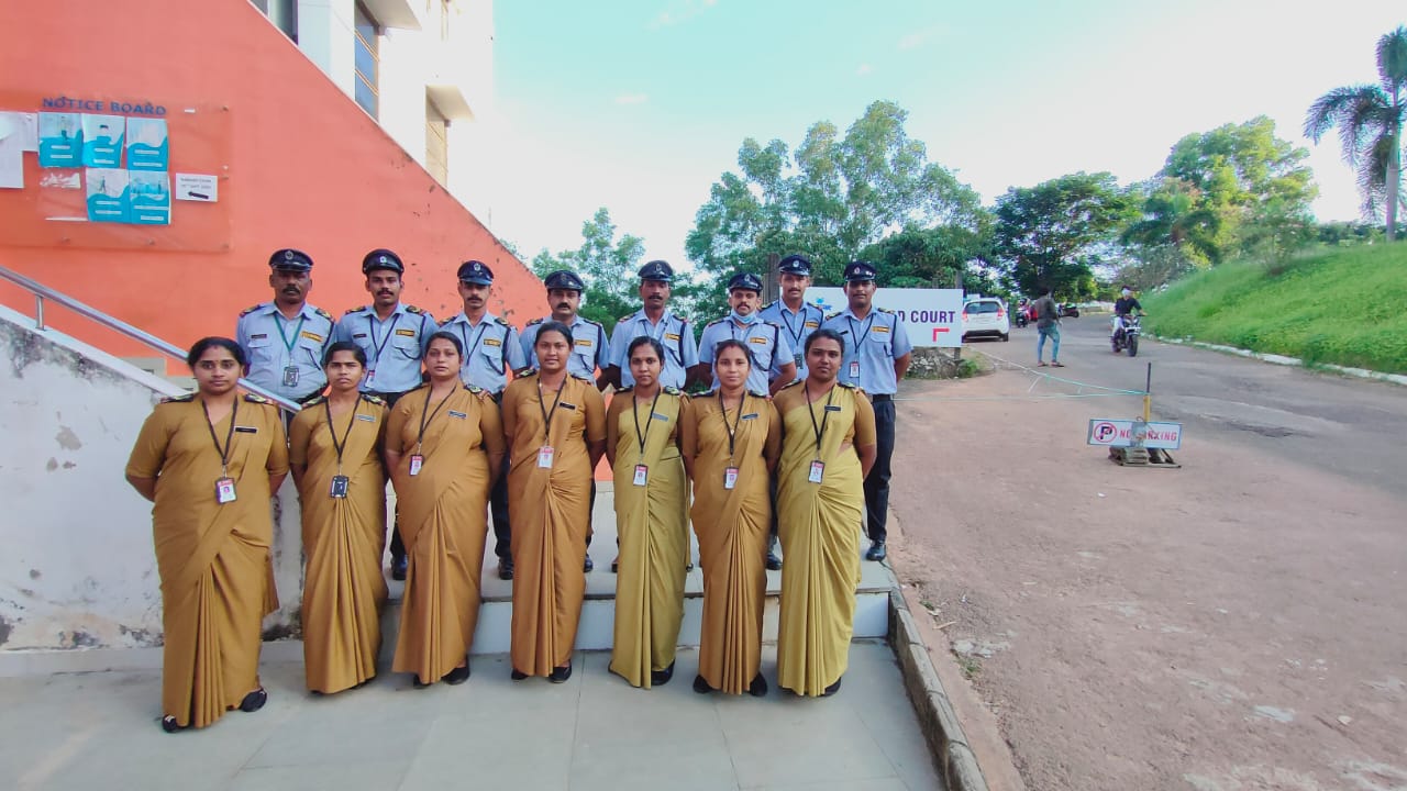 Efficient security members group photo 7